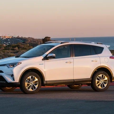 Toyota RAV4, 4WD, 2015 eller nyere, max 250’ ø. kjøpt.