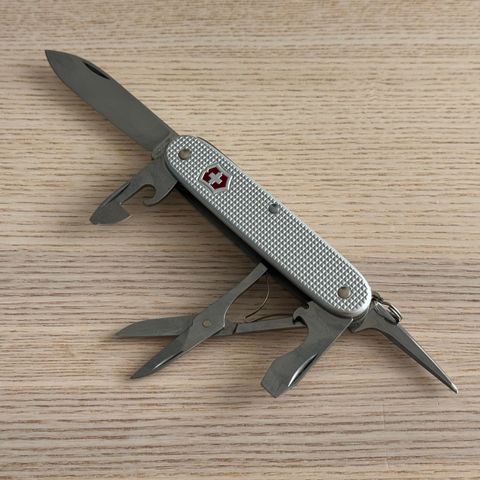 Victorinox Pioneer X