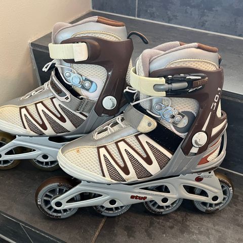 Veldig fine rollerblades str. 38