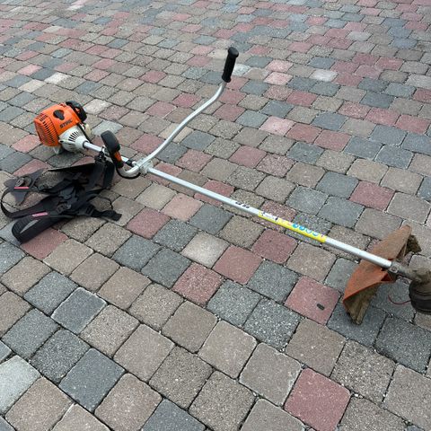 Stihl FS87 kantklipper med krattkniv