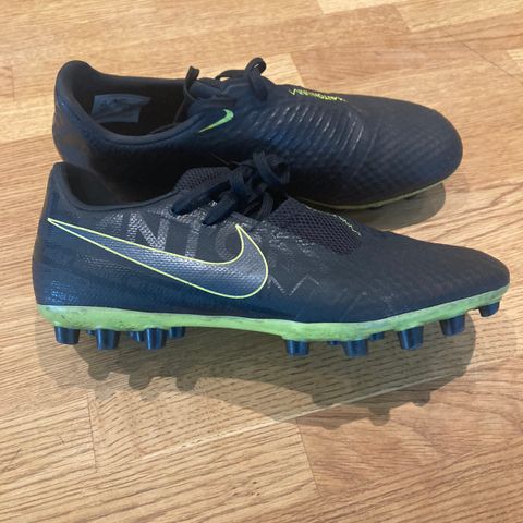 Nike Phantom fotballsko str 39