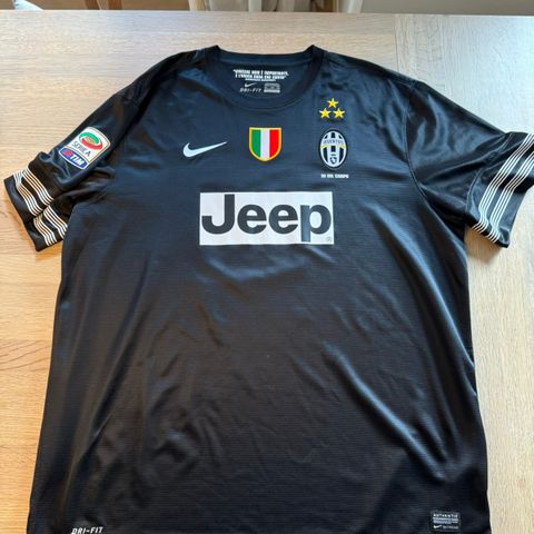 Juventus tredjedrakt 2013-14 Tevez