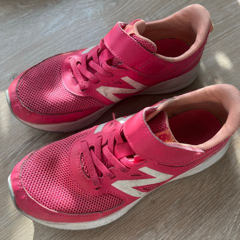 Fine New Balance sko str 35 brukt én sesong