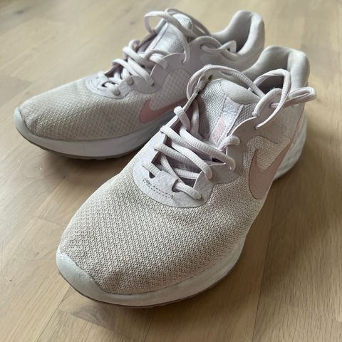 Nike joggesko lyserosa/hvit