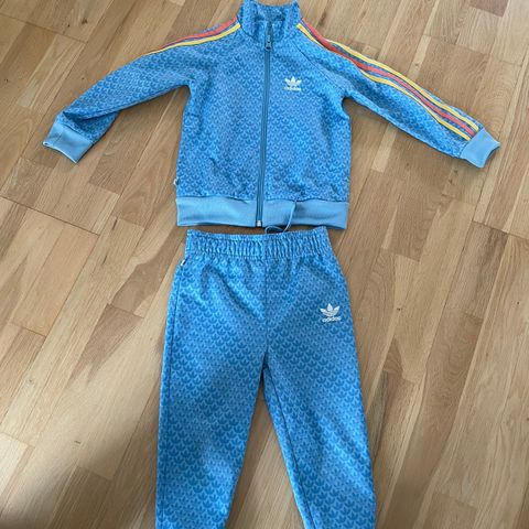 Adidas track suit, str 98.