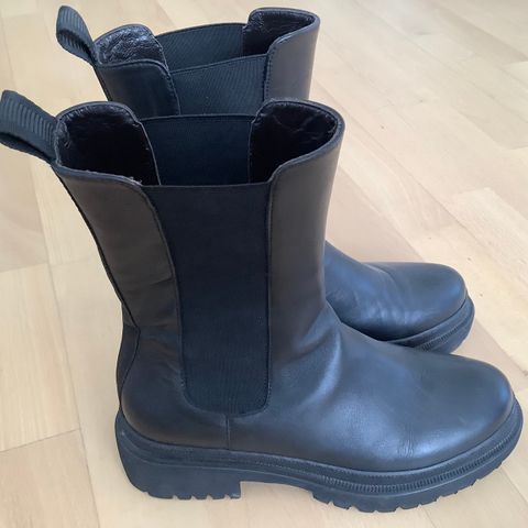 Sorte ankelboots fra Laura Bellariva str 38 1/2 selges