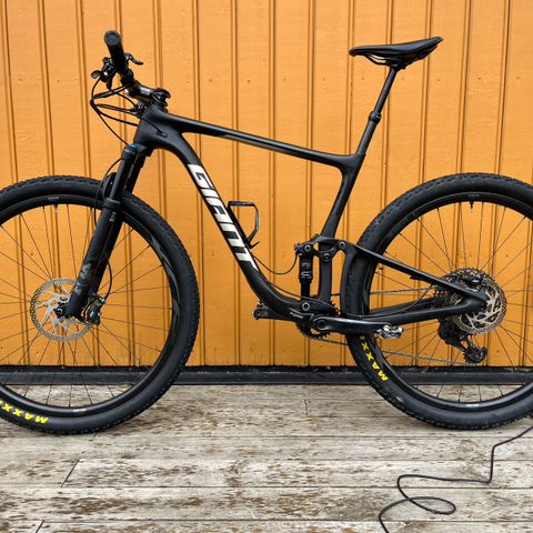 Giant anthem adv pro 2019 str L fulldemper