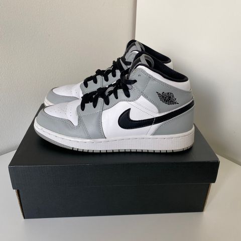 Air Jordan 1 Mid Light Smoke Grey (GS) størrelse 38