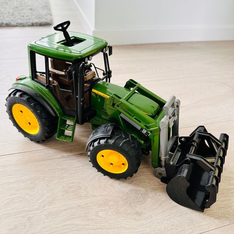 Stor John Deere leketraktor