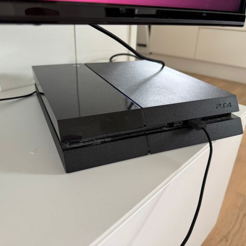 Playstation 4 m/spill (jailbreak-able)