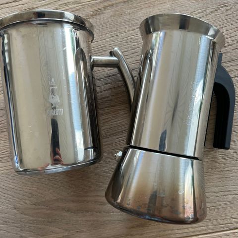 Bialetti espressokanne og melkeskummer