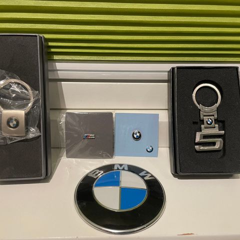 BMW nøkkelringer, pins, emblem selges samlet