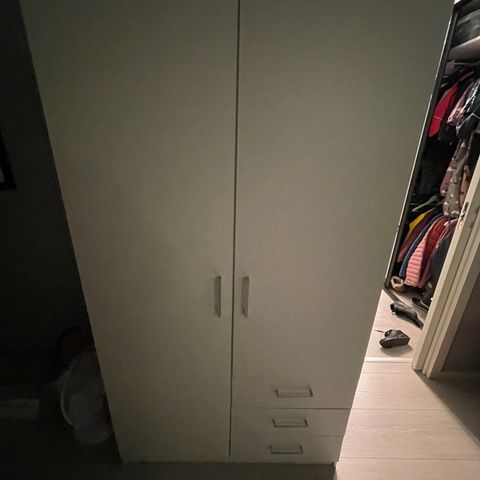 Garderobe skap