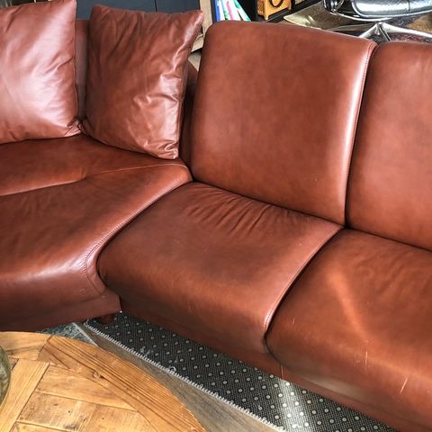 Ekornes skinn modulsofa,  sofa med streslessfunksjon på alle sittedelene.