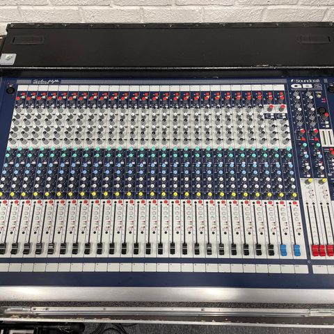 Soundcraft GB2-24  |  24-kanals analog mikser m/ flight