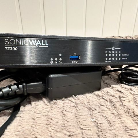 Sonicwall TZ300 brannmur