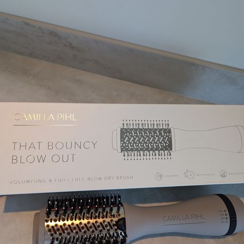 Camilla Pihl That bouncy blowout brush