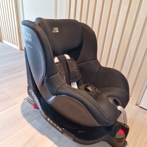 Bakovervendt bilstol, Britax Römer Dualfix M-i-size