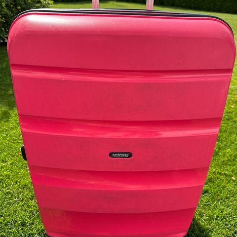 Koffert American Tourister- få med GRATIS Samsonite liten koffert