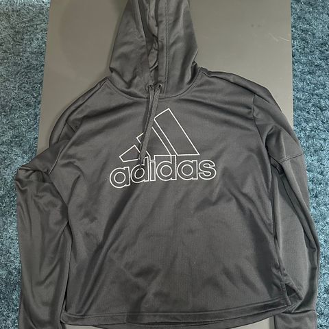 Adidas hettegenser i svart str. L