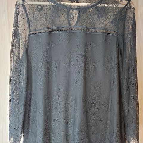 Bluse i svart blonde str 44