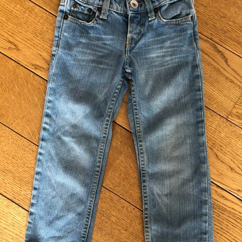 Som ny! Knapt brukt Levi’s jeans str 3 år