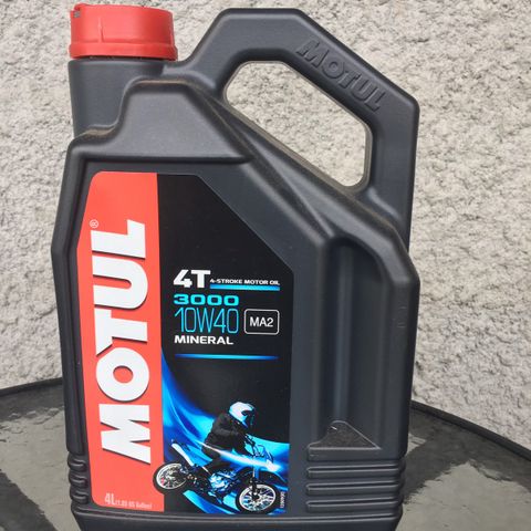 Mc olje Motul mineral 10/40.4 L.