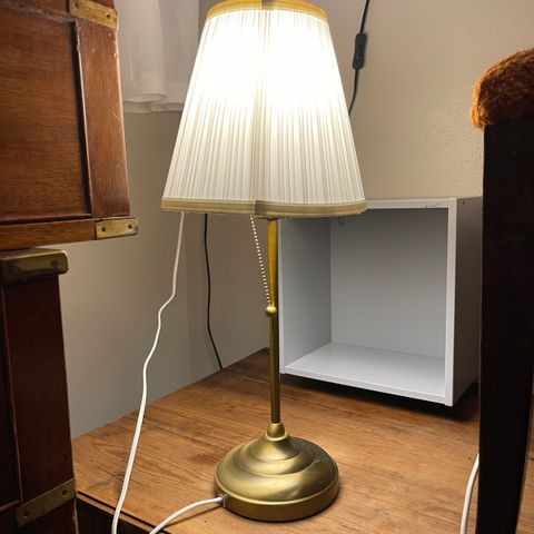 Lampe - bordlampe - nattbordlampe