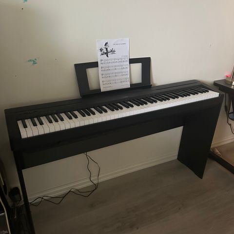 Yamaha P45 med stativ