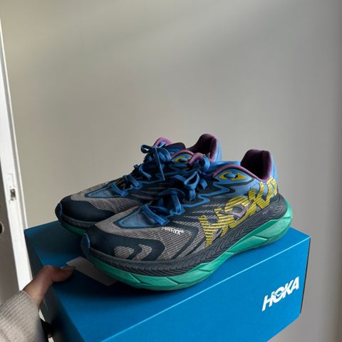 Hoka Tecton x 2