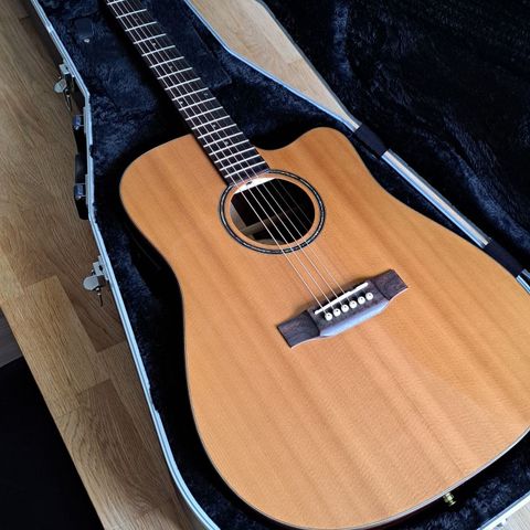 BEDELL DC-28, Martin-killer - Nydelig dreadnought med cutaway + Fishman preamp