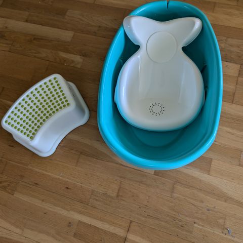 Fisher price barn badebalje og IKEA Barnekrakk