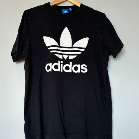 Adidas t-skjorte str M