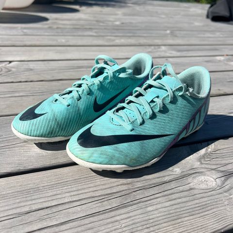 Nike fotballsko str 33