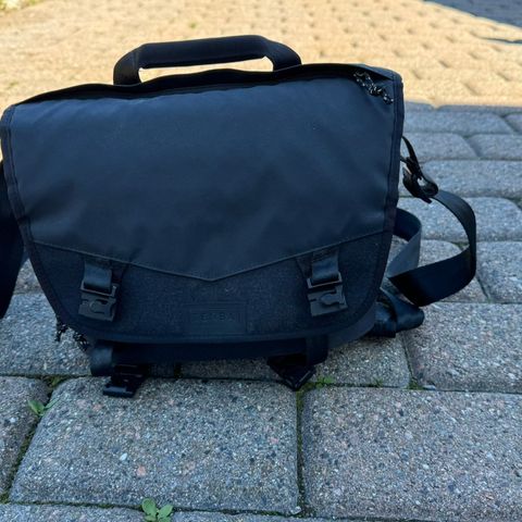 Tenba DNA 9 messenger bag