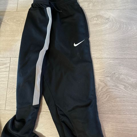 Joggebukser Nike og Adidas