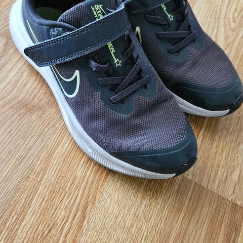 Nike joggesko i str 34