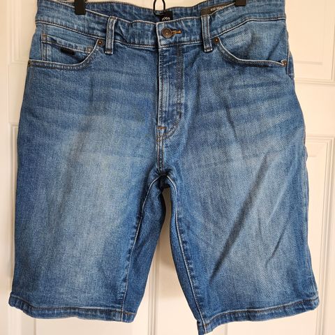 Boss shorts str 33