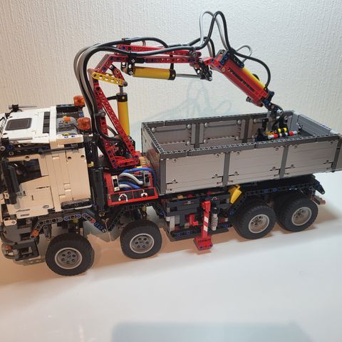 Lego Technic - 42043 Mercedes-Bens Arocs 3245