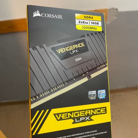 Corsair 16GB 2x8GB 2133MHz