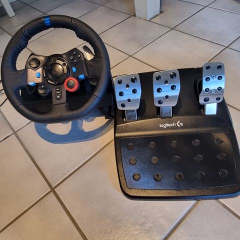 Logitech G29 ratt og pedal