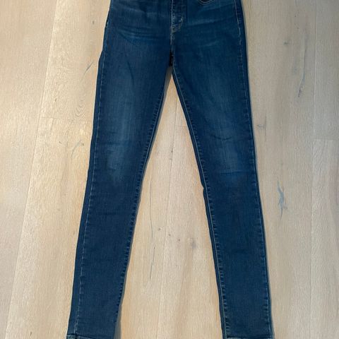 Levis High rise skinny 27/32