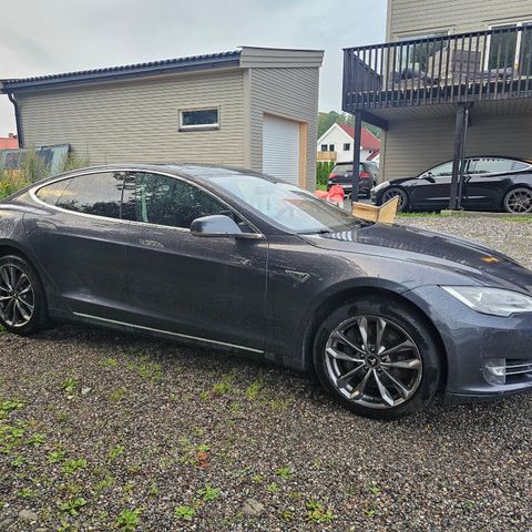 Tesla Model S , 3 , X , Y Med defekter Ønskes Kjøpe