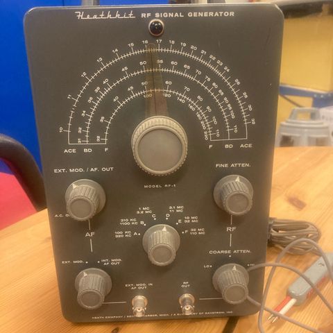 Radioamatør utstyr Heathkit.