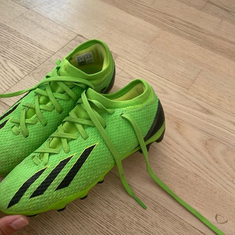 Adidas fotballsko str 33