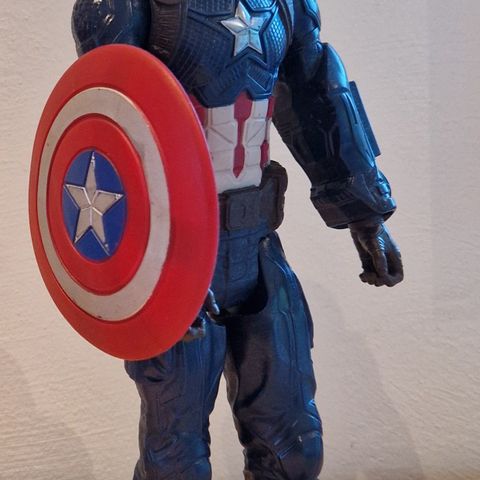 Pent brukt Marvel Captain America figur til salgs