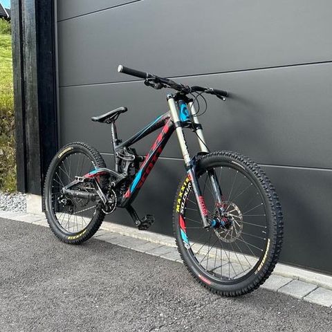 Scott Gambler 20 Downhill + Body armour og hjelm