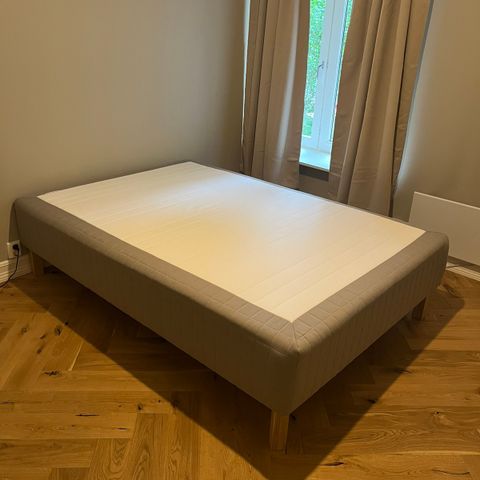 Ikea skårer seng 140 cm