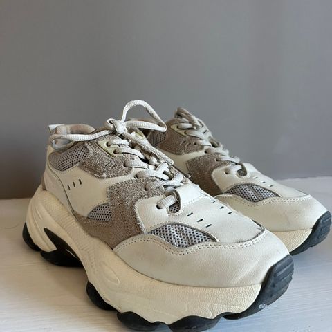 Chunky sneakers