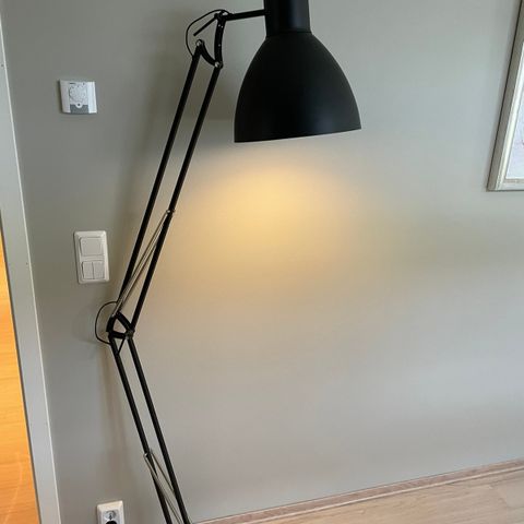 Pixar stålampe i klassisk design